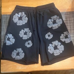 Denim Tears Mono Wreath Sweatshorts Mens XL worn once! Like new!!